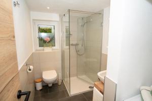 Un baño de Haus Dorfinger 10 fotos más