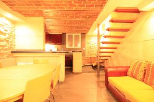 Khu vực ghế ngồi tại 10mn Paris Ligne H - Parking Privé- Souplex - Tout équipé - De 1 à 6 personnes