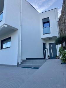 Το κτήριο όπου στεγάζεται  η παραθεριστική κατοικία +52 φωτογραφίες