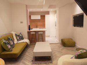 a living room with a couch and a table at Accommodation Tunbridge wells in Royal Tunbridge Wells