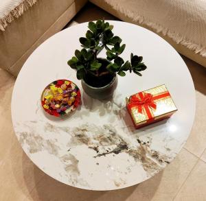 Φαγητό σε αυτό το διαμέρισμα ή κάπου εκεί κοντά