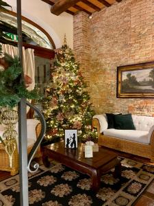 a living room with a christmas tree and a couch at Hotel Casa Pavesi in Grinzane Cavour