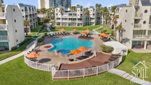 Bazén v ubytování Bahia Mar Relax Waves and Views nebo v jeho okolí