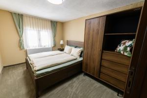 Ένα ή περισσότερα κρεβάτια σε δωμάτιο στο Apartmani ZOV GOLIJE