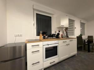 Η κουζίνα ή μικρή κουζίνα στο Mira Suites 2 +26 φωτογραφίες