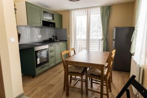 Kuchyň nebo kuchyňský kout v ubytování Apartmani ZOV GOLIJE