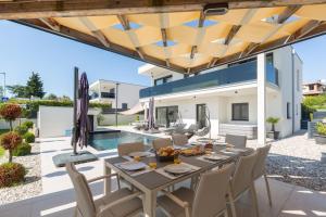 Πισίνα στο ή κοντά στο Villa Simba