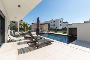 Πισίνα στο ή κοντά στο Villa Simba