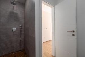 Ένα μπάνιο στο Villa Simba +16 φωτογραφίες