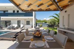 Φαγητό σε αυτή η βίλα ή κάπου εκεί κοντά