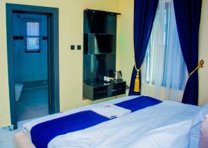 Ảnh trong thư viện ảnh của Blue Pair Signature Hotel and Suites ở Uromi