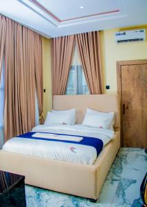 Ảnh trong thư viện ảnh của Blue Pair Signature Hotel and Suites ở Uromi
