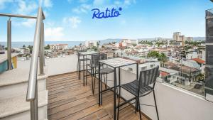 En balkon eller terrasse på Torre KU 2BR Sofa Bed Balcony City Views + 28 billeder