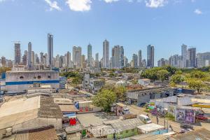 an overhead view of a city with tall buildings at Sua estadia completa a poucos minutos do mar em BC – STLs in Balneário Camboriú