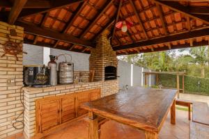 Fotografie z fotogalerie ubytování Casa de Campo com Piscina, Churrasqueira e Hidro v destinaci Embu