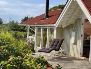 Κήπος έξω από το Quiet Cottage Near Nature, Water And Views +14 φωτογραφίες