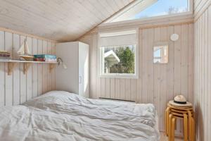 Ένα ή περισσότερα κρεβάτια σε δωμάτιο στο Quiet Cottage Near Nature, Water And Views