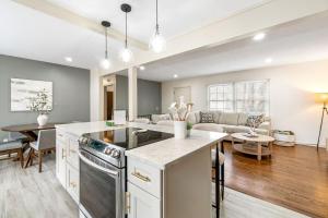 Φωτογραφία από το άλμπουμ του Nall Hills Gem! Great location & new interior! σε Όβερλαντ Παρκ