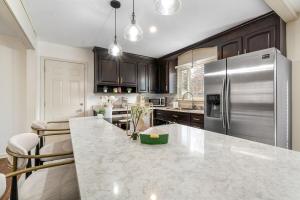 Φωτογραφία από το άλμπουμ του Nall Hills Gem! Great location & new interior! σε Όβερλαντ Παρκ +27 φωτογραφίες