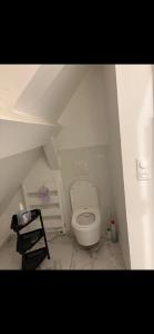 Ένα μπάνιο στο Maison neuve chaleureuse pour 1 à 4 personnes