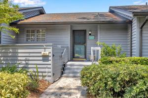 Foto dalla galleria di Sandy Dunes - Cozy 3BR w beach, pool & sunroom a Ponte Vedra Beach