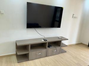 Μια τηλεόραση ή/και κέντρο ψυχαγωγίας στο The Badawu Residence