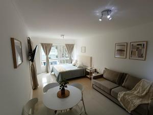 Khu vực ghế ngồi tại Monoambiente en Green Park Solanas Punta del este