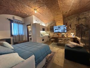 Μια τηλεόραση ή/και κέντρο ψυχαγωγίας στο Ai Paganotti