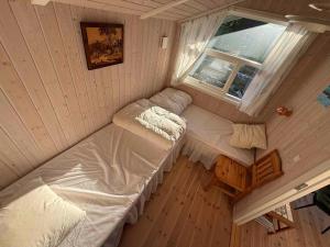 Una cama o camas en una habitación de Inviting Summer House On Scenic Røsnæs