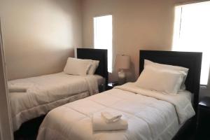 Ένα ή περισσότερα κρεβάτια σε δωμάτιο στο 2 bedroom, 1 bath Cozy Casita located in Downtown Phoenix!