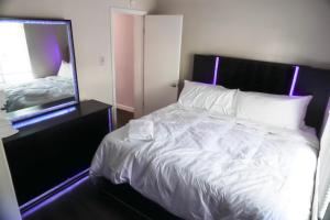 Ένα ή περισσότερα κρεβάτια σε δωμάτιο στο 2 bedroom, 1 bath Cozy Casita located in Downtown Phoenix! +2 φωτογραφίες