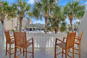 Foto sihtkohas Jacksonville Beach asuva majutusasutuse Shore Line Views - Beachfront 2BR Escape w Balcony galeriist