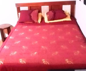 Ένα ή περισσότερα κρεβάτια σε δωμάτιο στο Apartamento de tres dormitorios para grupos de amigos o familias