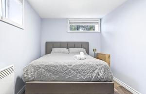 Ένα ή περισσότερα κρεβάτια σε δωμάτιο στο Abby's Lodge