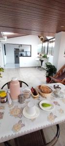 Φαγητό σε αυτό το διαμέρισμα ή κάπου εκεί κοντά