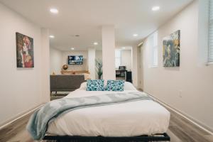 a bedroom with a large bed with blue pillows at Hidden Escape Atlanta Near BENZ ARPT Beltline in Atlanta