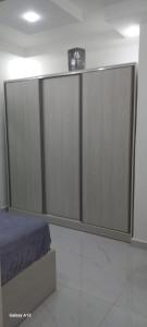 a bedroom with sliding glass doors and a bed at غزو 15 in Aydūn