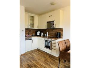 Η κουζίνα ή μικρή κουζίνα στο Holiday apartment Haus Südhörn