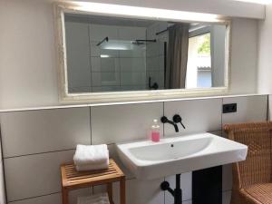 Phòng tắm tại Garden house in the manor house +3 ảnh