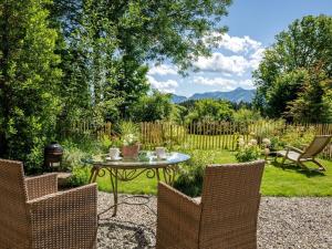 Κήπος έξω από το Cabin in Ofterschwang with swimming pool +13 φωτογραφίες