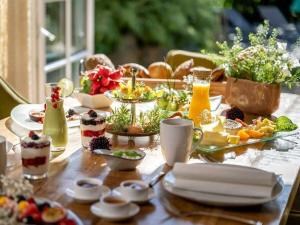 a table with food and drinks on top of it at Holiday apartment with 1 bedroom in Sigiswang