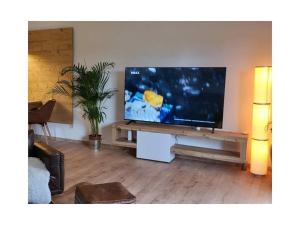 Μια τηλεόραση ή/και κέντρο ψυχαγωγίας στο Ammergau feeling de Luxe