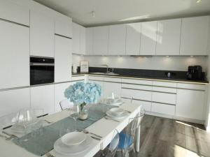 Η κουζίνα ή μικρή κουζίνα στο Holiday apartment in Emden with swimming pool