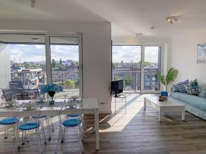 Χώρος καθιστικού στο Holiday apartment in Emden with swimming pool