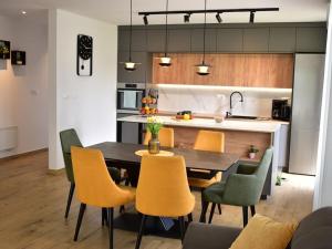 Kuchyň nebo kuchyňský kout v ubytování Holiday home in Zminj with swimming pool