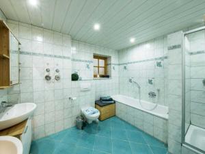 Ένα μπάνιο στο Holiday apartment in Pähl with swimming pool +15 φωτογραφίες