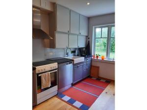 Η κουζίνα ή μικρή κουζίνα στο Holiday home with 3 bedrooms