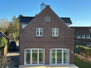 a large red brick house with white windows at The Linnebargs, House 4 in Bisdorf