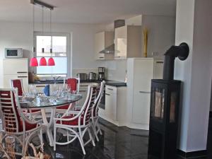 Kuchyň nebo kuchyňský kout v ubytování Holiday apartment with 3 bedrooms