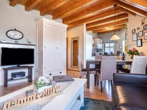 Μια τηλεόραση ή/και κέντρο ψυχαγωγίας στο Guesthouse Trostelhof 4